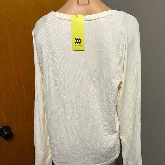 NWT All In Motion Long Sleeve - Picture 2 of 5